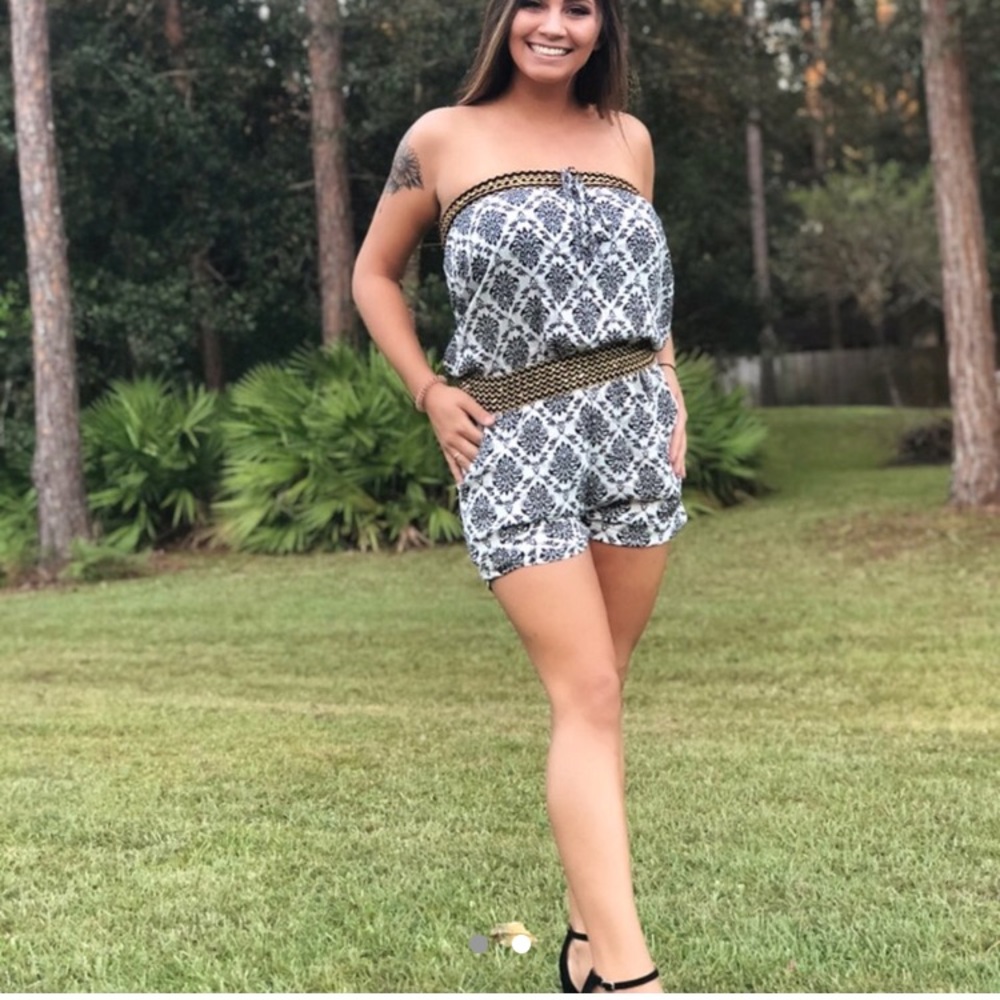 Flowy Romper - Picture 2 of 2
